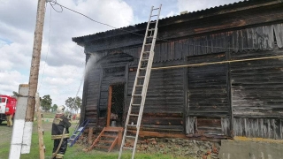 Тушить сельский клуб выезжали три пожарных расчета