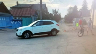 Юный велосипедист врезался в стоящий "Хендай" и попал в больницу