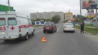 В Энгельсе два автомобиля сбили одну и ту же девушку