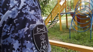 С детской площадки в центре Саратова госпитализировали девочку