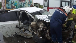 В столкновении с грузовиком под Марксом пострадали три человека
