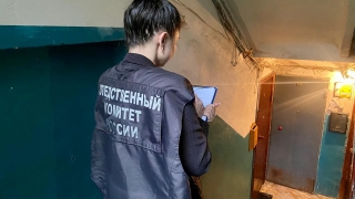 В подъезде Заводского района нашли труп с раной на лбу