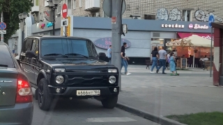 "С особым цинизмом". Саратовец требует наказать автохама на "дьявольской" машине
