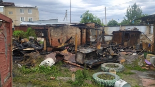 Пожарные тушили надворные постройки в Пробуждении