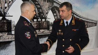 Начальник ГУ МВД вручил Владимиру Никулину генеральские погоны