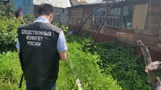 Не пришедшего на работу молодого мужчину нашли мертвым во дворе дома