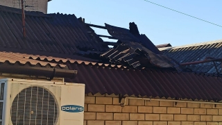 Утром в Саратове горела крыша частного дома
