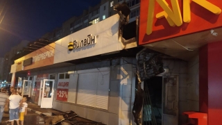 В Энгельсе сгорел салон сотовой связи