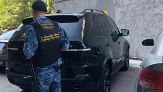 За долги по налогам у саратовца арестовали "BMW"