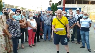 Протестующие рабочие саратовского завода просят помощи у Владимира Путина