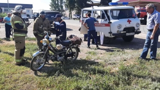 Байкер-старожил упал с мопеда и попал в больницу