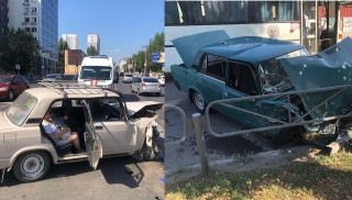 У бассейна "Саратов" столкнулись две "семерки"