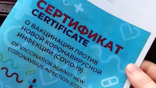 Фиктивная вакцинация. Сотрудник саратовской поликлиники получил деньги "от москвича"
