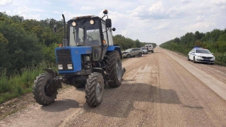После встречи с "Беларусом" пострадал водитель "Весты"
