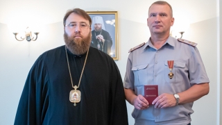 Митрополит Игнатий наградил медалью начальника УФСИН Алексея Федотова