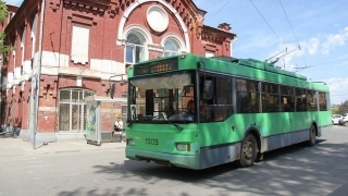В центре Саратова на двое суток перекроют движение и отменят троллейбус