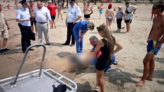 На энгельсском пляже спасатели достали тело утопленника