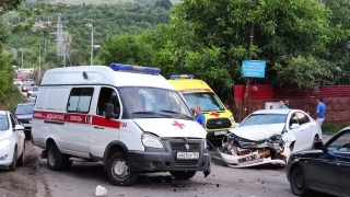 В Саратове в ДТП пострадали два фельдшера скорой помощи