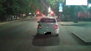 Ночью на Вольской такси сбило молодого мужчину