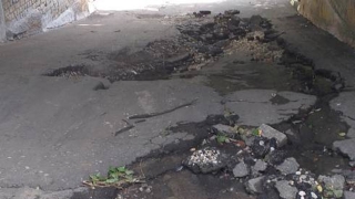 Жители домов на Высокой больше месяца ждут восстановления размытого асфальта