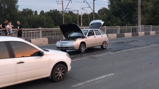 На Ново-Астраханском шоссе пострадал молодой водитель