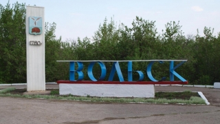 В День Победы саратовец выкручивал полицейским руки и бил в живот