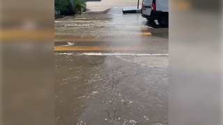 Саратовцы "тонут" на 2-й Садовой. Воды в кранах не будет до полуночи