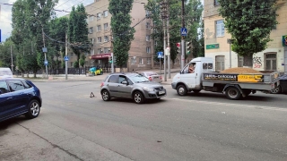 Три женщины попали под колеса машин. Одна из них шла на красный свет