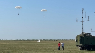 Андрей Чепурной традиционно прыгнул с парашютом в День ВДВ
