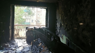 На пожаре в пятиэтажке пострадал нетрезвый саратовец. Эвакуировали 9 человек