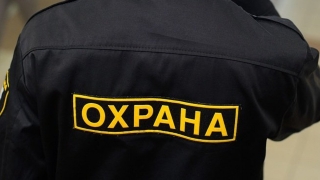 В Ленинском районе сотрудник ЧОП ограбил прохожего