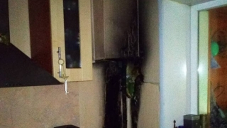 Пенсионерка потушила загоревшиеся обои на кухне до приезда пожарных