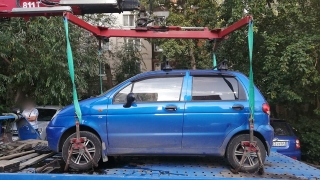Пристав под видом клиента пришла к должнице и арестовала ее автомобиль