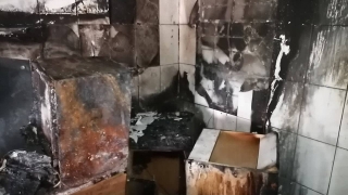 В Энгельсе горел ларек с шаурмой