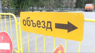 Видеоклип. Коммунальные раскопки парализовали движение в центре Саратова
