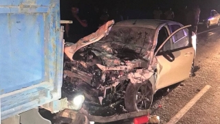 На трассе под Саратовом столкнулись "КамАЗ" и "Lada". Двое погибли, двое в больнице