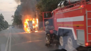 Утром в Саратове на проезжей части сгорела "Газель"
