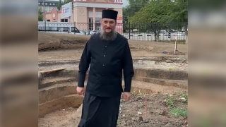 Епископ Пахомий приступил к созданию сквера в Энгельсе