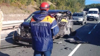 Две женщины погибли в столкновении фуры и иномарки под Хвалынском