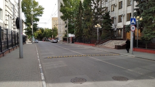 "Лежачие полицейские" вернулись к зданию областной прокуратуры