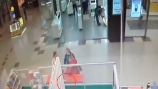 В ТЦ "Оранжевый" у саратовца украли шторы
