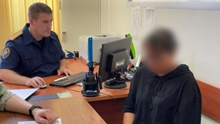 Многодетная мать отнесла новорожденного на мусорку. Дело ушло в суд, мальчика усыновили