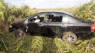 Два автомобиля под управлением женщин оказались в кюветах