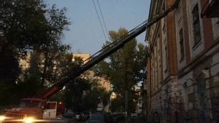 В Саратове вновь горит бывшее общежитие издательства "Слово"