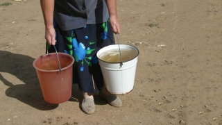 В поселке Кировского района отключили воду до утра