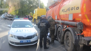В Саратове бензовоз задавил мужчину на электросамокате