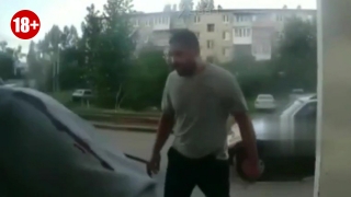 "Мешали спать жене": саратовец напал с ножом на звонивших в домофон граждан