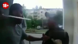 Поножовщина у подъезда. Житель Саратова приревновал жену к соседу