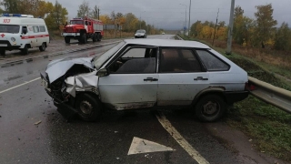 В тройном ДТП на саратовской трассе пострадал водитель "Гранты"