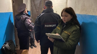 Полицейские пришли к мужчине домой и нашли его мертвым